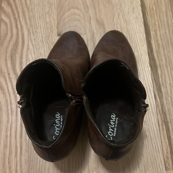 Brown leather booties - Picture 5 of 6